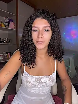 Snapshot of larajuli chatting on May 2026 05:42:02 PM larajuli online show from May 2026 05:42:02 PM