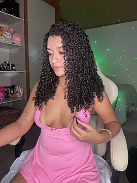 Snapshot of larajuli chatting on July 2026 01:26:01 AM larajuli online show from July 2026 01:26:01 AM