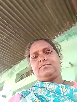 Snapshot of Ishwariya_Hatwal chatting on October 2025 03:05:01 AM Ishwariya Hatwal online show from October 2025 03:05:01 AM