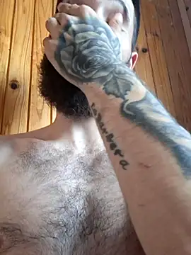 Snapshot of eetme827 chatting on November 2025 12:58:02 PM eetme827 online show from November 2025 12:58:02 PM