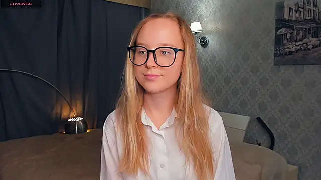 SoonMoor online show from October 2025 07:07:02 PM