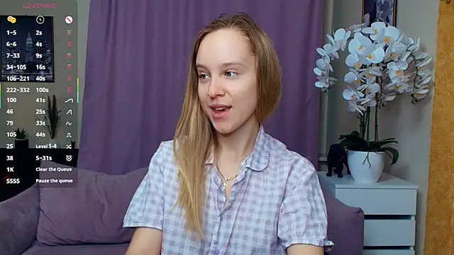 SoonMoor online show from April 2026 06:35:01 PM