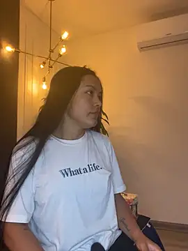 TiffanyyLam online show from September 2025 12:07:01 PM