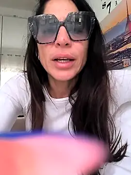 Snapshot of sexy7883 chatting on February 2025 07:04:02 AM sexy7883 online show from February 2025 07:04:02 AM