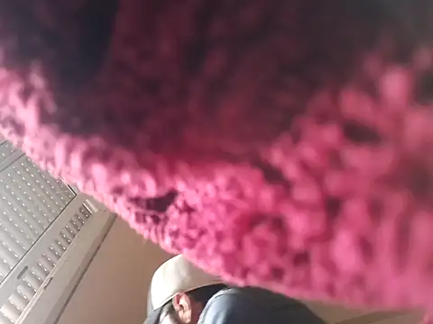 Snapshot of BeakedMezuza chatting on November 2025 12:30:01 PM BeakedMezuza online show from November 2025 12:30:01 PM