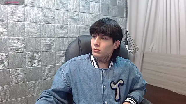 Iantwink18 online show from December 2025 12:42:01 AM