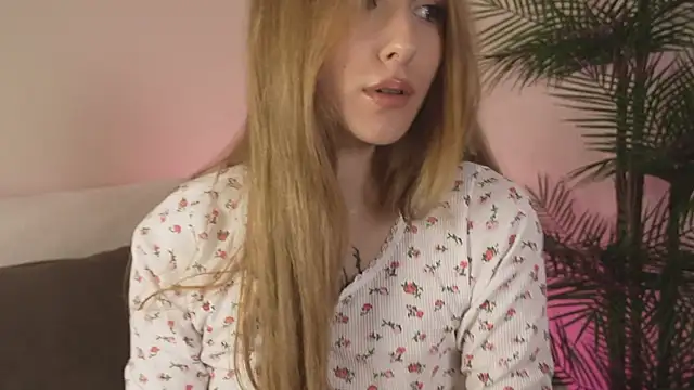 Snapshot of Vegas_V chatting on November 2025 02:42:01 PM Vegas V online show from November 2025 02:42:01 PM