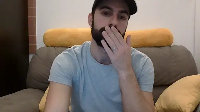 Amicisegreti online show from November 2025 09:48:02 PM