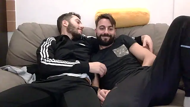 Amicisegreti online show from November 2025 09:51:02 PM