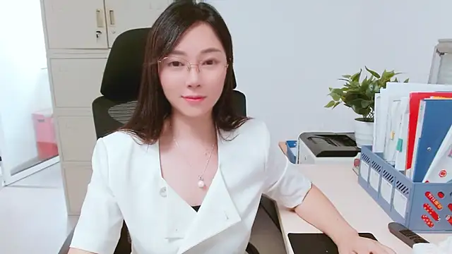 OL-Lily online show from October 2025 04:00:02 AM