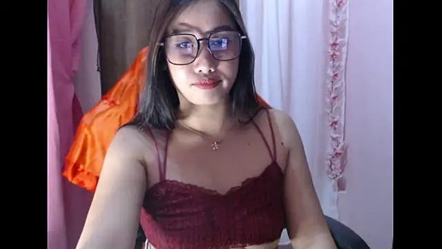 Snapshot of Chubby_HotLady chatting on November 2025 05:45:02 PM Chubby HotLady online show from November 2025 05:45:02 PM