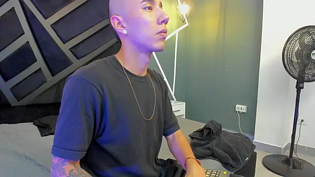 Snapshot of Justin_Lakee chatting on September 2025 11:18:02 PM Justin Lakee online show from September 2025 11:18:02 PM