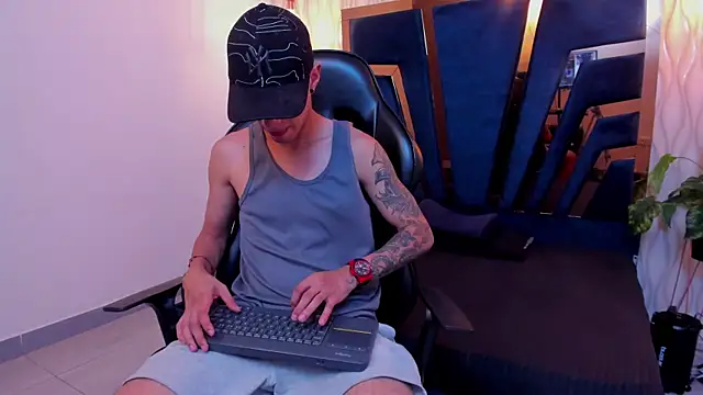 Snapshot of Justin_Lakee chatting on October 2025 11:13:01 PM Justin Lakee online show from October 2025 11:13:01 PM