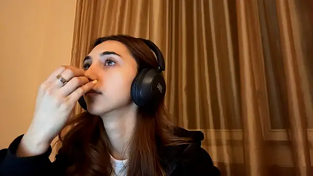 Snapshot of LinaMour chatting on September 2025 10:31:01 PM LinaMour online show from September 2025 10:31:01 PM