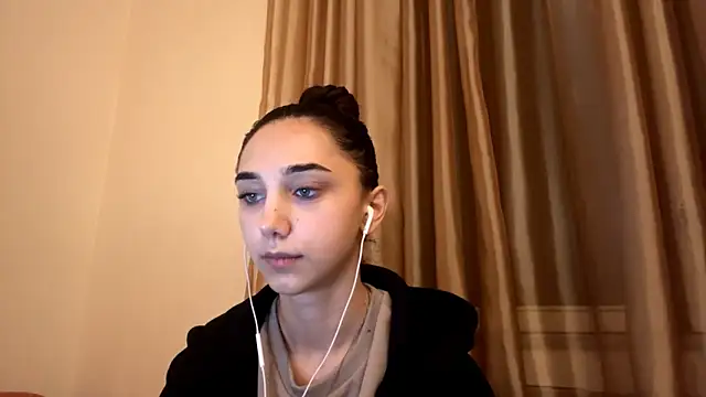 Snapshot of LinaMour chatting on October 2025 10:08:02 PM LinaMour online show from October 2025 10:08:02 PM