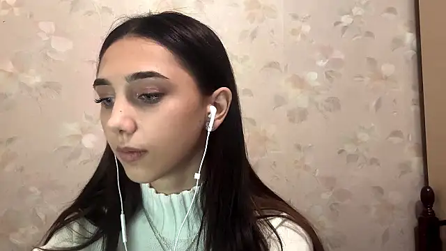 Snapshot of LinaMour chatting on October 2025 10:09:01 PM LinaMour online show from October 2025 10:09:01 PM