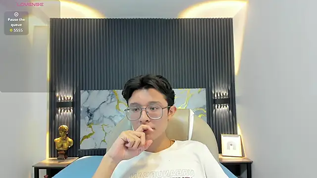 Snapshot of SantiagoRusso18 chatting on October 2025 12:01:02 PM SantiagoRusso18 online show from October 2025 12:01:02 PM