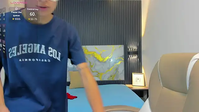 Snapshot of SantiagoRusso18 chatting on October 2025 12:44:02 PM SantiagoRusso18 online show from October 2025 12:44:02 PM