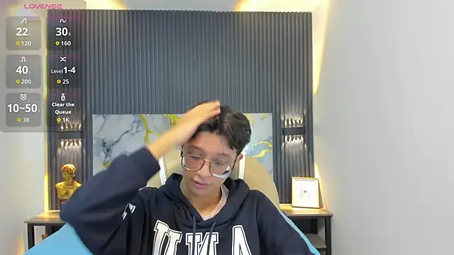 Snapshot of SantiagoRusso18 chatting on October 2025 12:07:02 PM SantiagoRusso18 online show from October 2025 12:07:02 PM