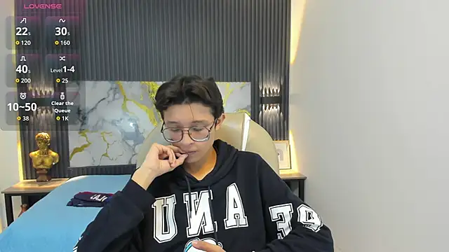 Snapshot of SantiagoRusso18 chatting on October 2025 12:06:01 PM SantiagoRusso18 online show from October 2025 12:06:01 PM