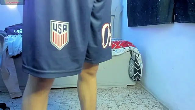 Snapshot of SantiagoRusso18 chatting on November 2025 07:38:01 PM SantiagoRusso18 online show from November 2025 07:38:01 PM