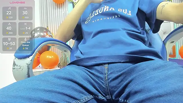 Snapshot of SantiagoRusso18 chatting on November 2025 06:31:01 PM SantiagoRusso18 online show from November 2025 06:31:01 PM