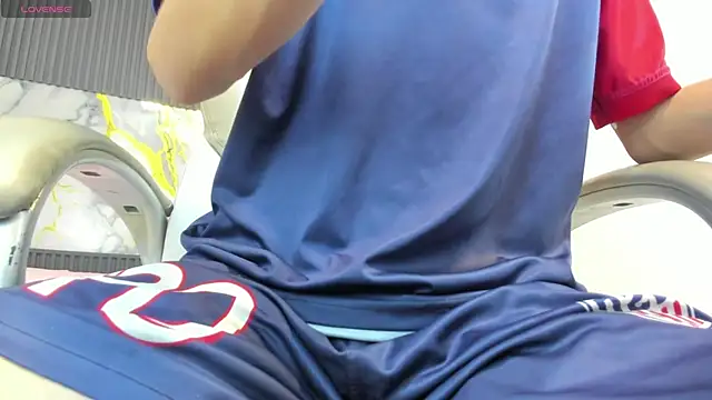 Snapshot of SantiagoRusso18 chatting on November 2025 12:38:02 PM SantiagoRusso18 online show from November 2025 12:38:02 PM