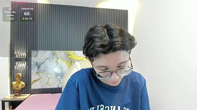 Snapshot of SantiagoRusso18 chatting on November 2025 12:06:01 PM SantiagoRusso18 online show from November 2025 12:06:01 PM