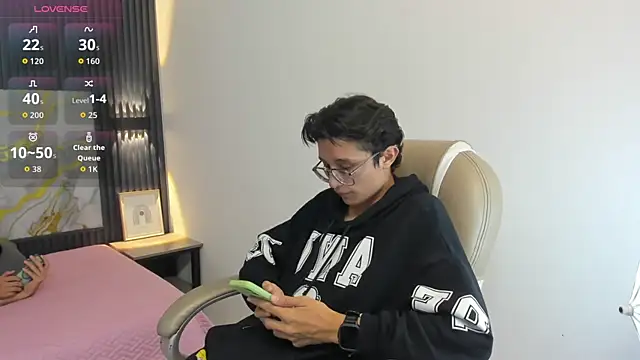 Snapshot of SantiagoRusso18 chatting on November 2025 02:06:02 PM SantiagoRusso18 online show from November 2025 02:06:02 PM