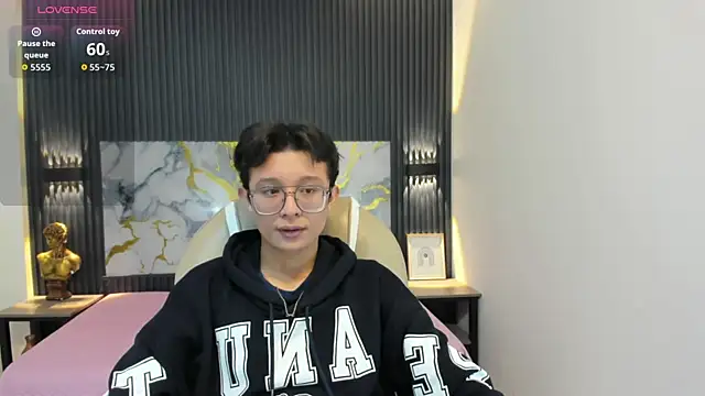 Snapshot of SantiagoRusso18 chatting on November 2025 12:36:02 PM SantiagoRusso18 online show from November 2025 12:36:02 PM