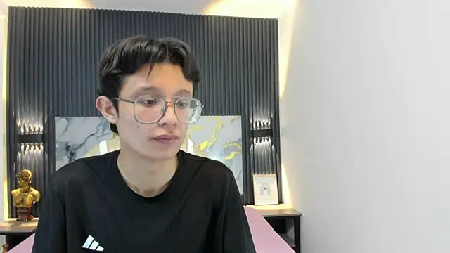 Snapshot of SantiagoRusso18 chatting on November 2025 01:32:01 PM SantiagoRusso18 online show from November 2025 01:32:01 PM