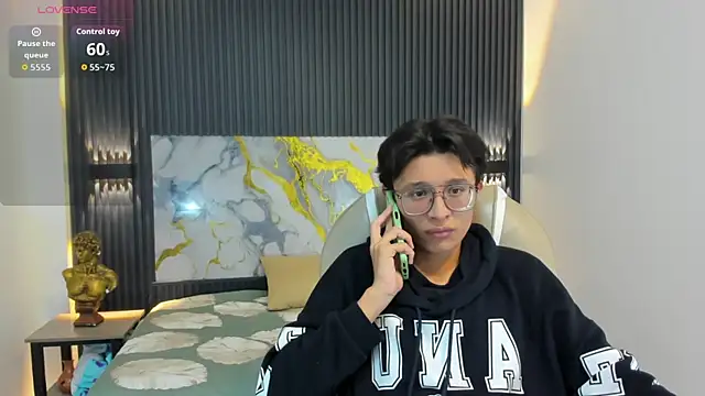 Snapshot of SantiagoRusso18 chatting on November 2025 02:32:02 AM SantiagoRusso18 online show from November 2025 02:32:02 AM