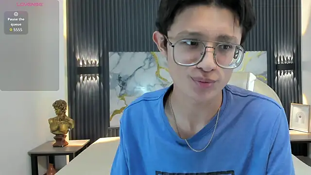 Snapshot of SantiagoRusso18 chatting on November 2025 02:00:02 AM SantiagoRusso18 online show from November 2025 02:00:02 AM