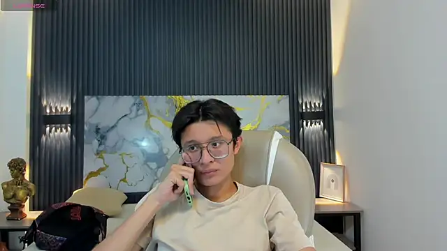 Snapshot of SantiagoRusso18 chatting on November 2025 02:47:02 AM SantiagoRusso18 online show from November 2025 02:47:02 AM