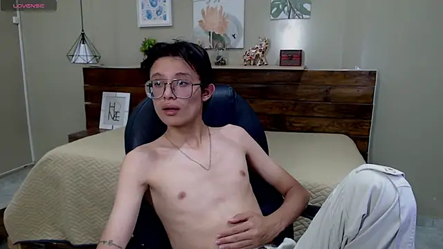 Snapshot of SantiagoRusso18 chatting on December 2025 08:18:02 PM SantiagoRusso18 online show from December 2025 08:18:02 PM