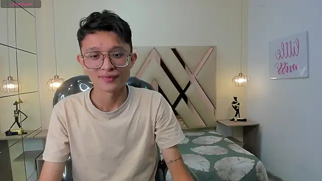 Snapshot of SantiagoRusso18 chatting on December 2025 07:40:02 PM SantiagoRusso18 online show from December 2025 07:40:02 PM