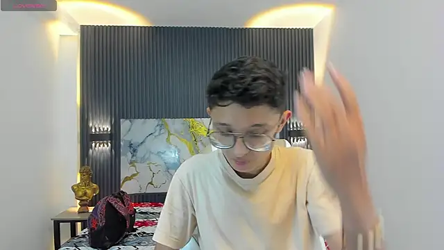 Snapshot of SantiagoRusso18 chatting on December 2025 12:42:02 PM SantiagoRusso18 online show from December 2025 12:42:02 PM