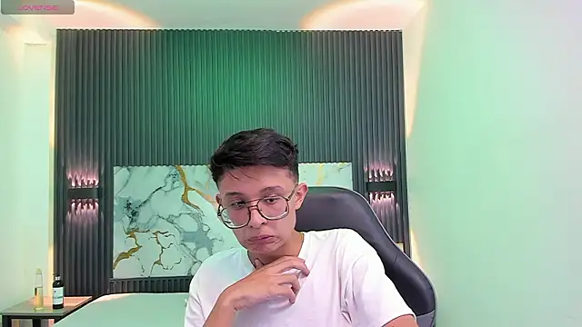 SantiagoRusso18 online show from February 2026 08:14:02 PM