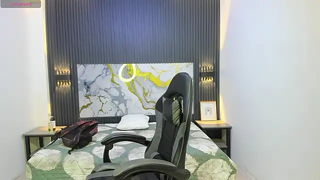 SantiagoRusso18 online show from February 2026 08:27:01 PM