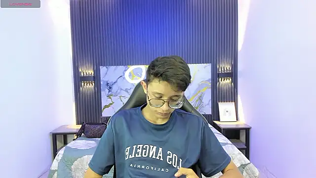 SantiagoRusso18 online show from February 2026 07:31:01 PM