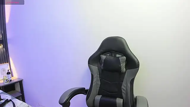 SantiagoRusso18 online show from February 2026 08:07:02 PM