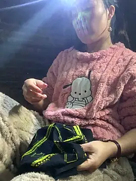 Snapshot of tuyetnhi-00 chatting on December 2025 02:06:02 AM tuyetnhi-00 online show from December 2025 02:06:02 AM