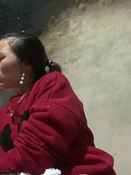 tuyetnhi-00 online show from February 2026 01:17:01 PM