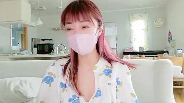 Snapshot of SUZU_1201 chatting on June 2026 01:10:02 AM SUZU 1201 online show from June 2026 01:10:02 AM