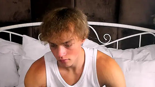 ChaseMuscular online show from October 2025 08:31:02 PM