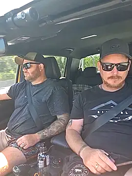 Snapshot of brokecountrylads chatting on February 2026 01:43:02 AM brokecountrylads online show from February 2026 01:43:02 AM