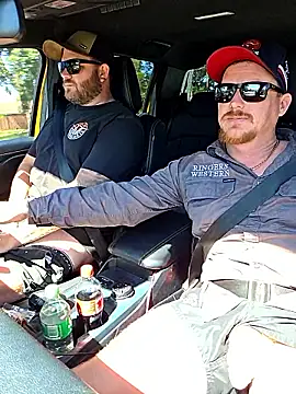 Snapshot of brokecountrylads chatting on February 2026 04:09:01 AM brokecountrylads online show from February 2026 04:09:01 AM