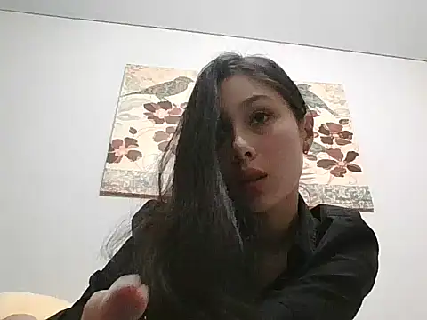 Lunavyn online show from October 2025 11:43:01 AM