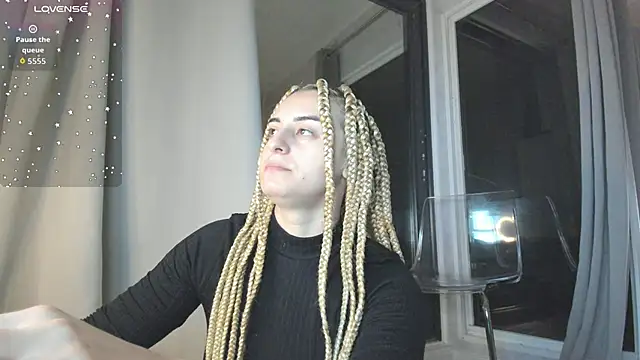 Ella Vee online show from October 2025 02:52:01 AM