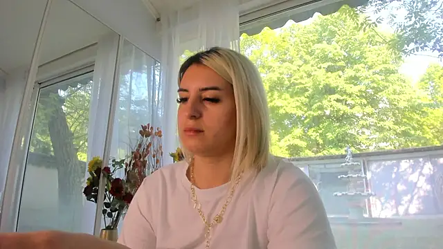Snapshot of Ella_Vee chatting on May 2026 06:43:02 AM Ella Vee online show from May 2026 06:43:02 AM